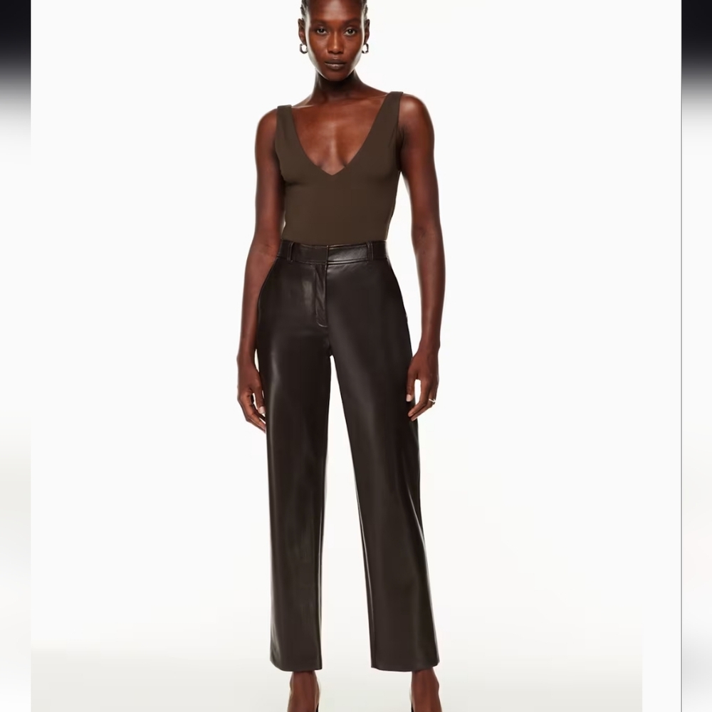 Babaton Contour V-Neck Bodysuit - Picture 2 of 7